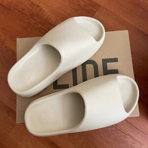 Yeezy Slides Bone